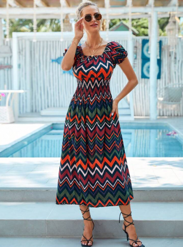 Dress tea-length dengan motif chevron